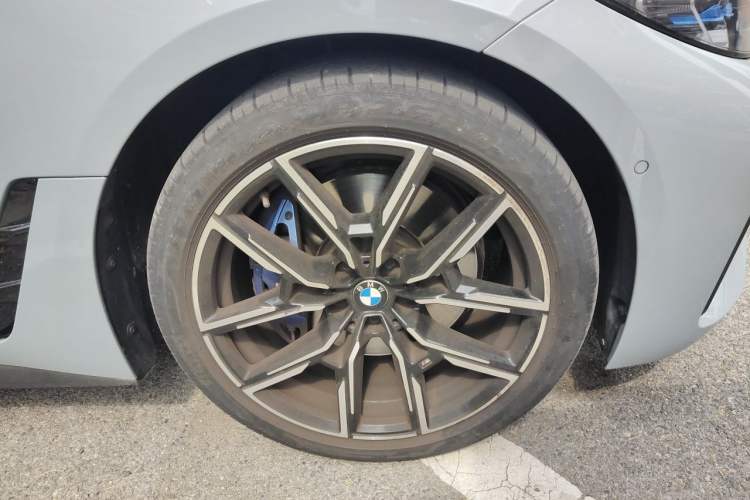 Used BMW 4 Series 2022 425i Gran Coupe M Sport Night Edition Right Front Wheel Hub