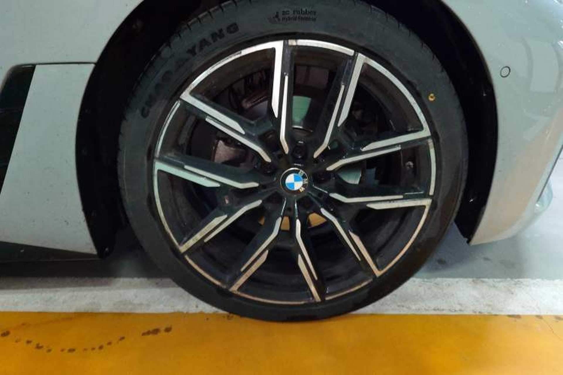 Used BMW 4 Series 2022 425i Gran Coupe M Sport Night Edition Right Front Wheel Hub