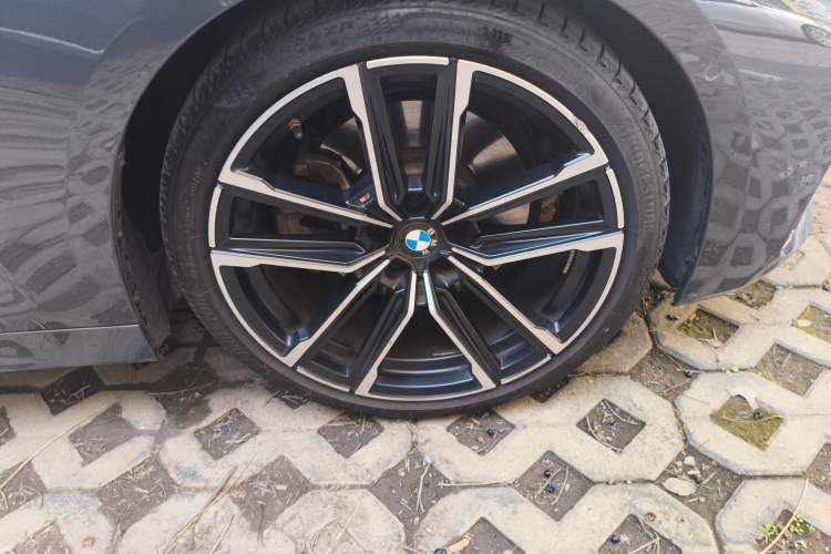 Used BMW 4 Series 2022 Second Facelift 430i M Sport Night Edition Package Right Front Wheel Hub