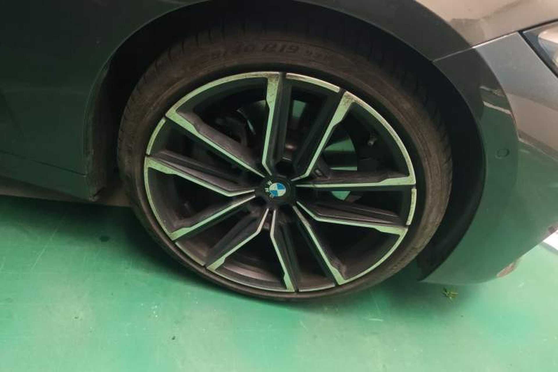 Used BMW 4 Series 2022 Second Facelift 430i Convertible M Sport Night Edition Package Right Front Wheel Hub