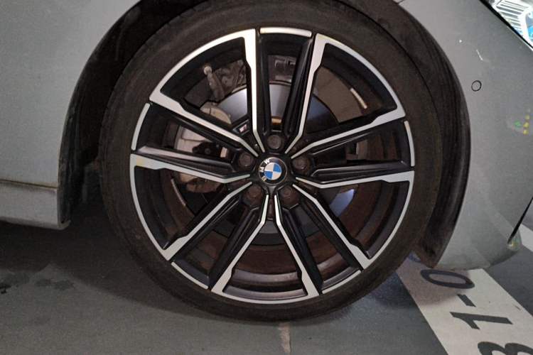 Used BMW 4 Series 2022 430i Convertible M Sport Night Edition Package Right Front Wheel Hub