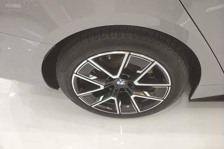 Used BMW 4 Series 2022 425i Gran Coupe M Sport Package Right Rear Wheel Hub