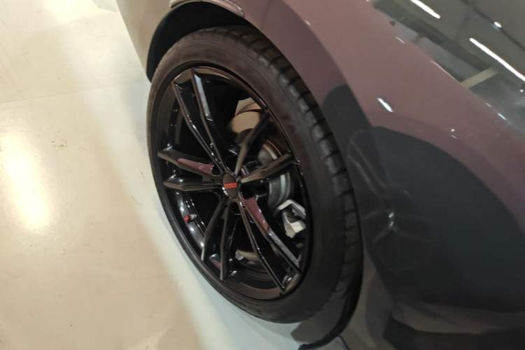 Used BMW 4 Series 2022 Revised 425i M Sport Night Edition Package Right Rear Wheel Hub
