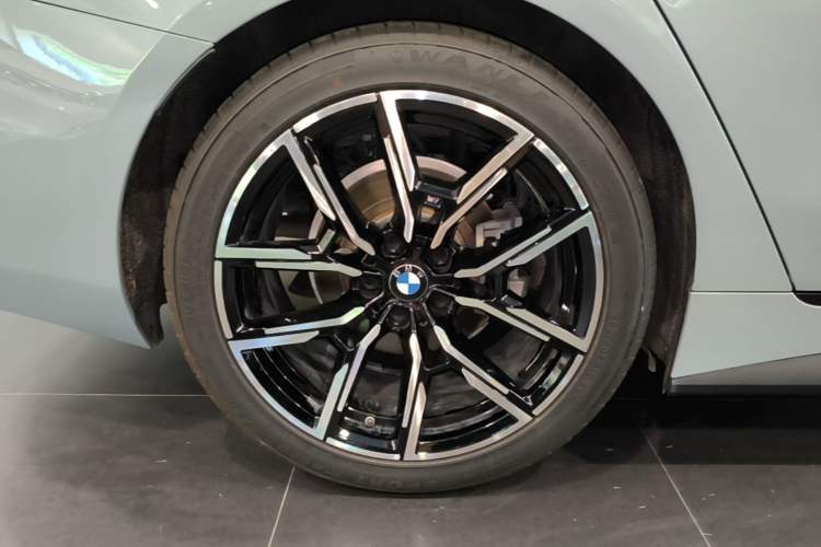 Used BMW 4 Series 2022 425i Gran Coupe M Sport Night Edition Right Rear Wheel Hub