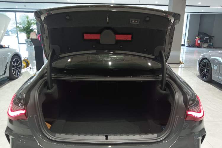 Used BMW 4 Series 2022 Revised 425i M Sport Night Edition Package Trunk