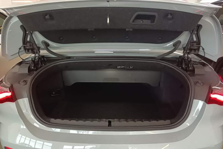 Used BMW 4 Series 2022 425i Convertible M Sport Package Trunk