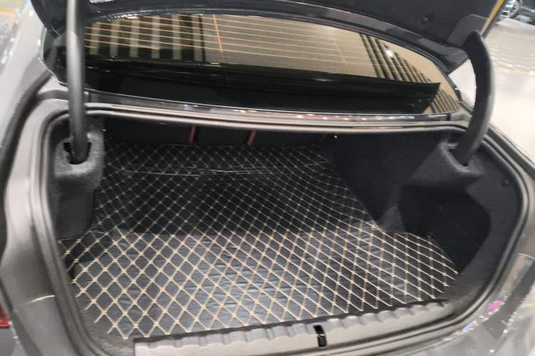 Used BMW 4 Series 2022 Second Facelift 430i M Sport Night Edition Package Trunk
