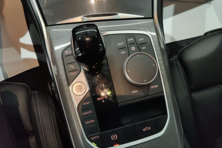 Used BMW 4 Series 2022 430i Convertible M Sport Night Edition Package Gear Lever
