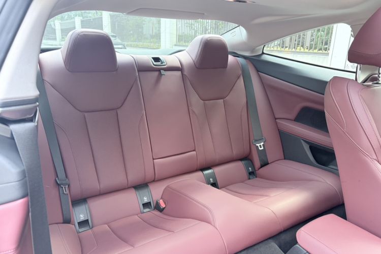 Used BMW 4 Series 2022 425i M Sport Package Interior 3