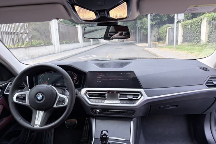 Used BMW 4 Series 2022 425i M Sport Package Interior 4