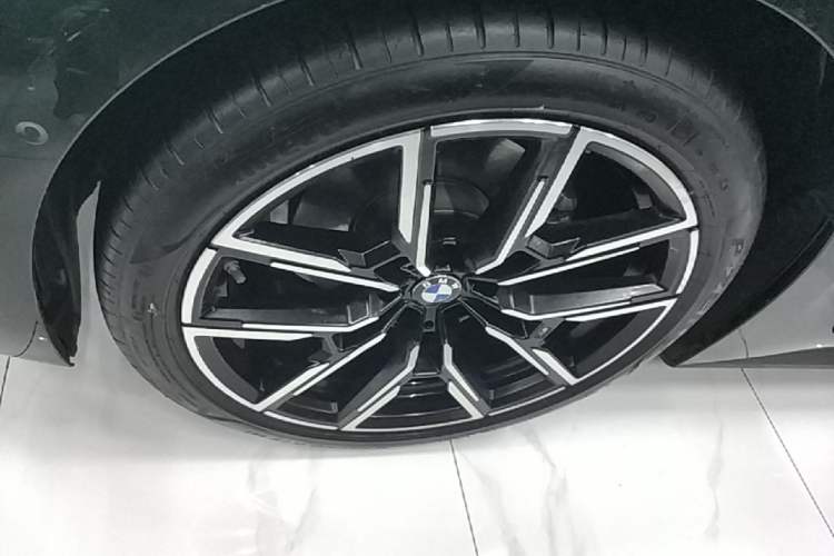Used BMW 4 Series 2022 425i Gran Coupe M Sport Night Edition Left Front Wheel Hub