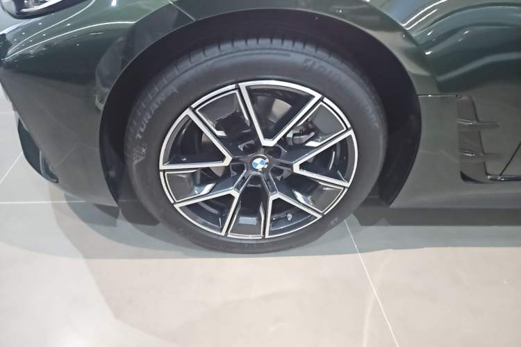 Used BMW 4 Series 2022 425i Gran Coupe M Sport Package Left Front Wheel Hub