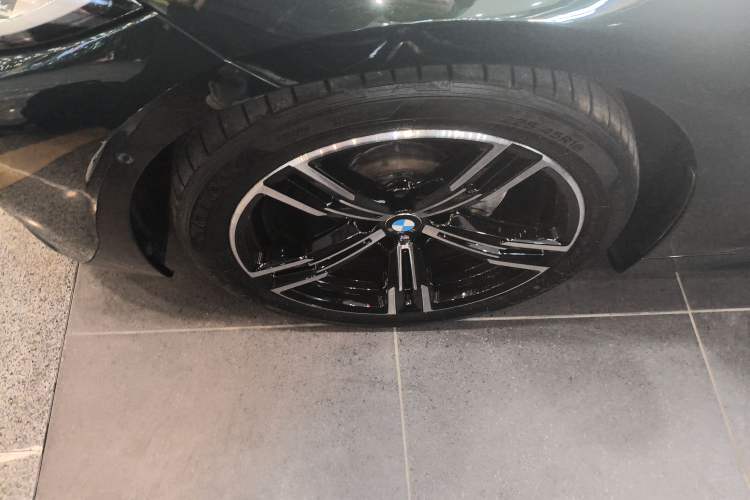 Used BMW 4 Series 2022 425i Convertible M Sport Package Left Front Wheel Hub