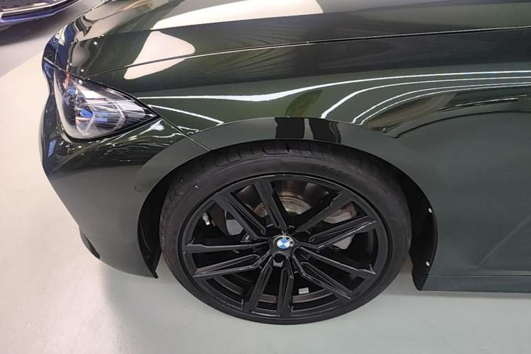 Used BMW 4 Series 2022 Second Facelift 430i Convertible M Sport Night Edition Package Left Front Wheel Hub