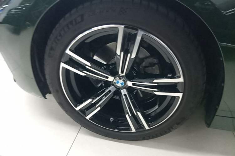 Used BMW 4 Series 2022 425i M Sport Package Left Front Wheel Hub