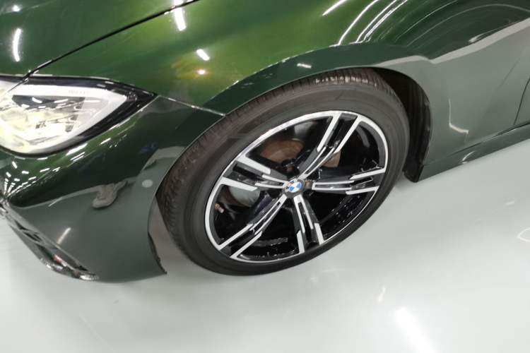 Used BMW 4 Series 2022 425i Convertible M Sport Package Left Front Wheel Hub