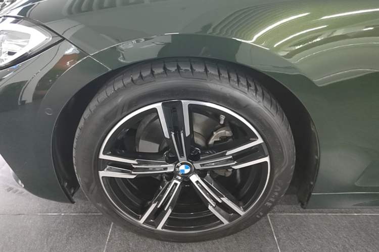 Used BMW 4 Series 2022 425i M Sport Package Left Front Wheel Hub