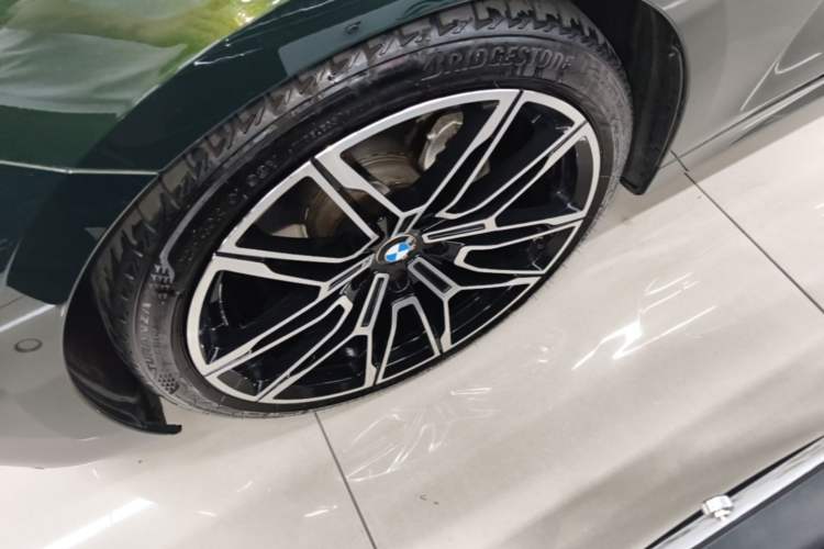 Used BMW 4 Series 2022 Revised 425i Convertible M Sport Night Edition Package Left Front Wheel Hub