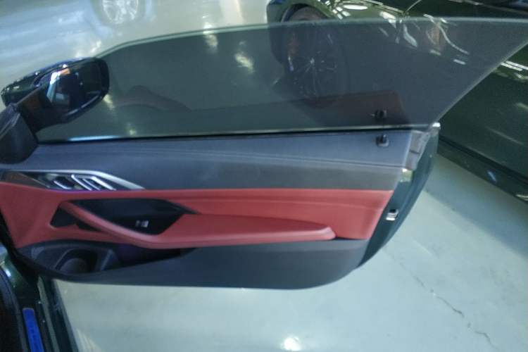 Used BMW 4 Series 2022 425i Convertible M Sport Package Right Front Door Interior