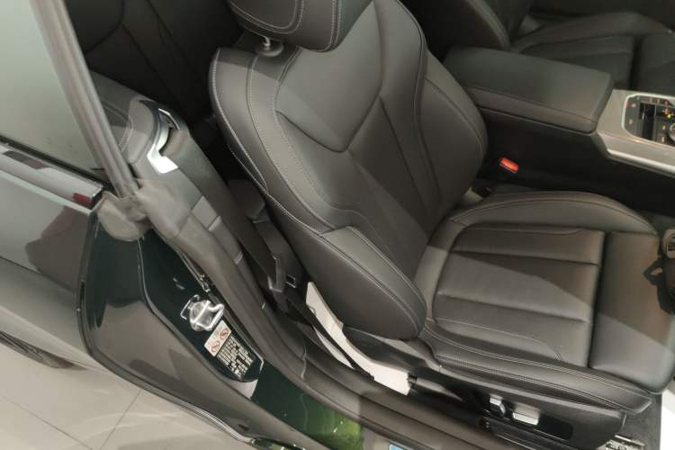 Used BMW 4 Series 2022 430i Convertible M Sport Night Edition Package Right Front Seat