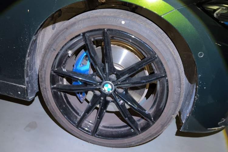 Used BMW 4 Series 2022 Second Facelift 430i M Sport Night Edition Package Right Front Wheel Hub