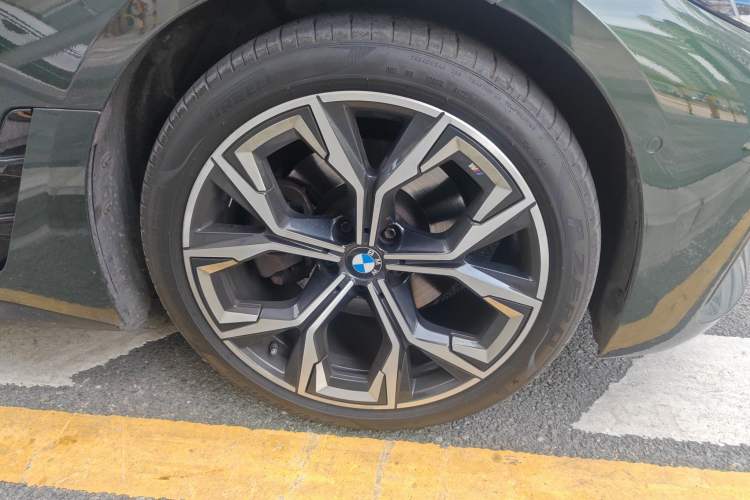 Used BMW 4 Series 2022 430i Gran Coupe M Sport Night Edition Right Front Wheel Hub