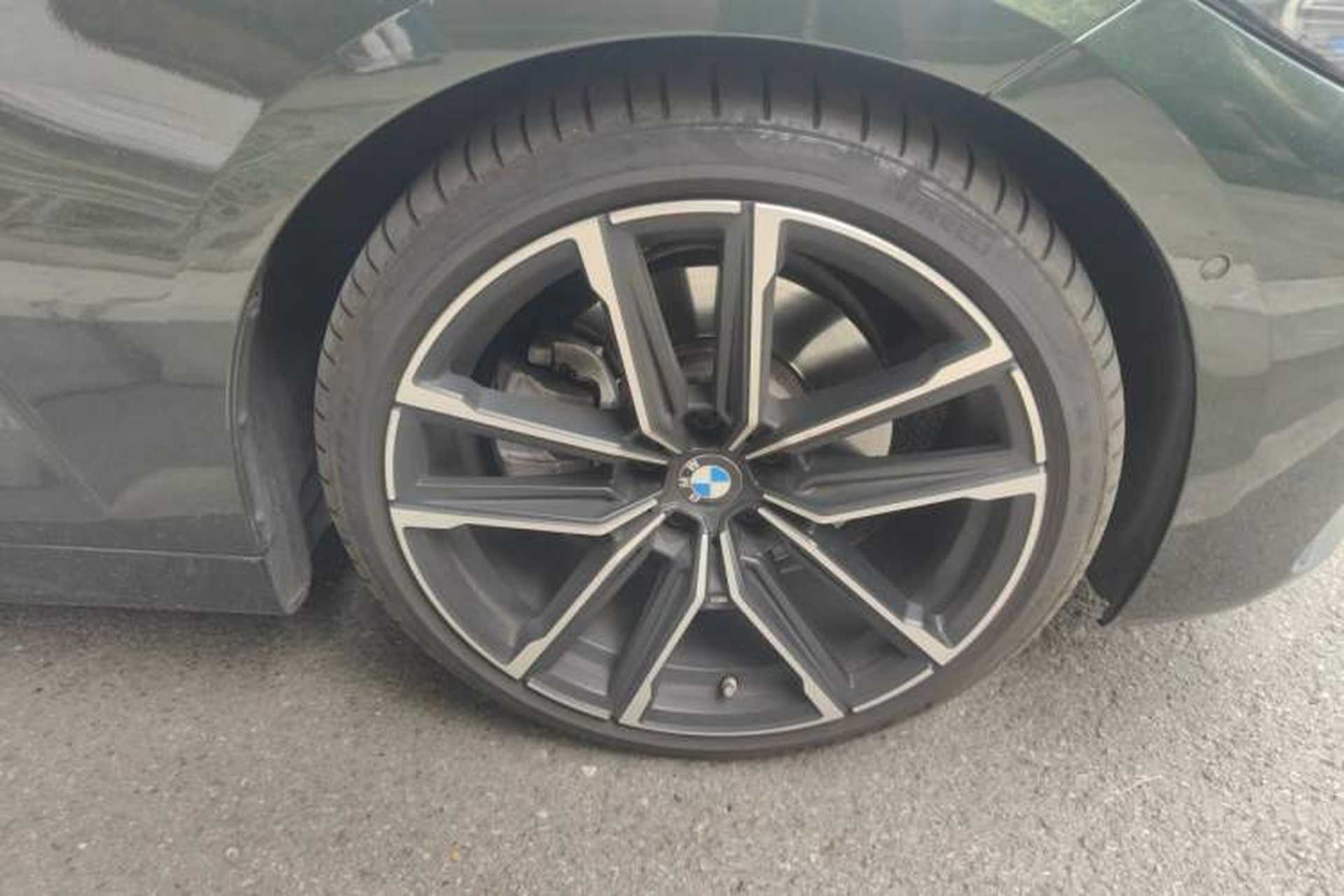 Used BMW 4 Series 2022 Second Facelift 430i Convertible M Sport Night Edition Package Right Front Wheel Hub