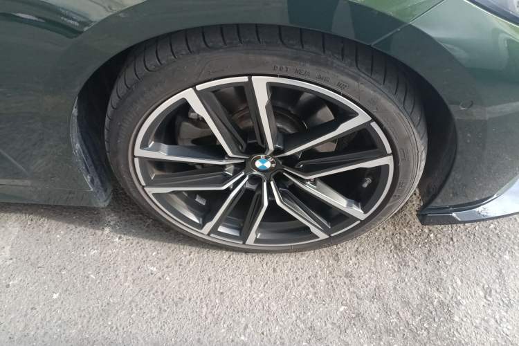 Used BMW 4 Series 2022 Second Facelift 430i Convertible M Sport Night Edition Package Right Front Wheel Hub