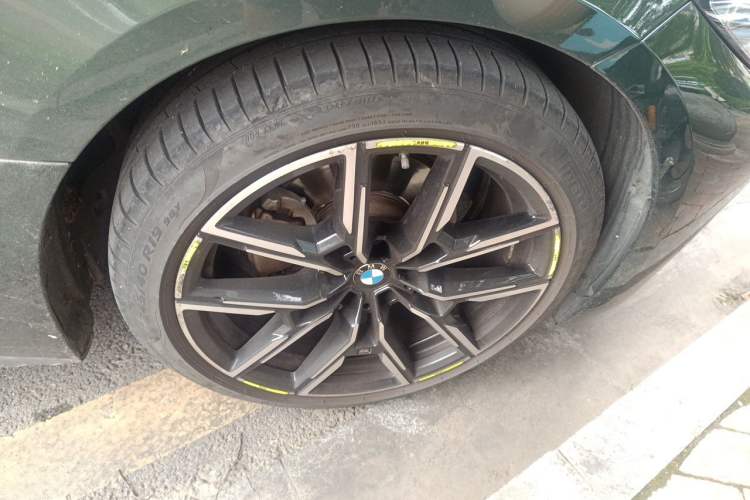 Used BMW 4 Series 2022 425i Gran Coupe M Sport Night Edition Right Front Wheel Hub