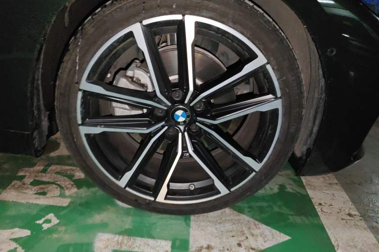 Used BMW 4 Series 2022 430i Convertible M Sport Night Edition Package Right Front Wheel Hub