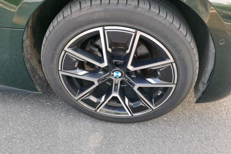 Used BMW 4 Series 2022 425i Gran Coupe M Sport Package Right Front Wheel Hub