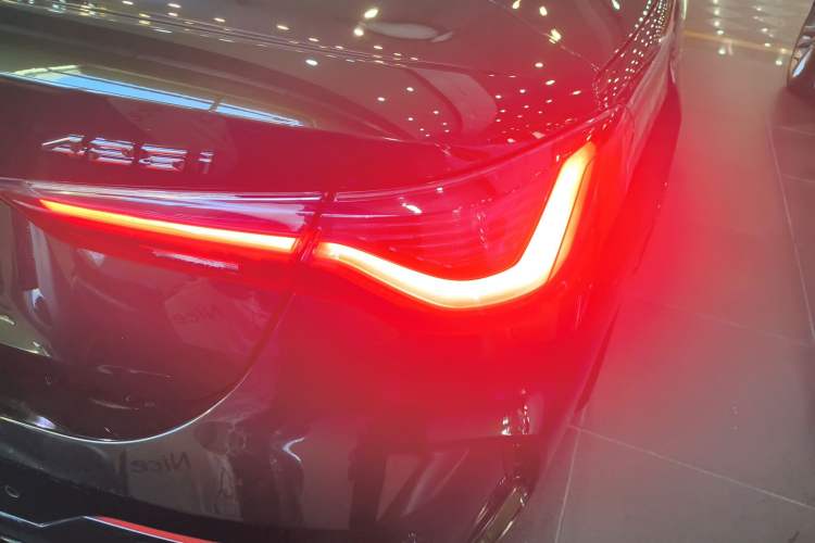 Used BMW 4 Series 2022 425i Convertible M Sport Package Right Rear Taillight