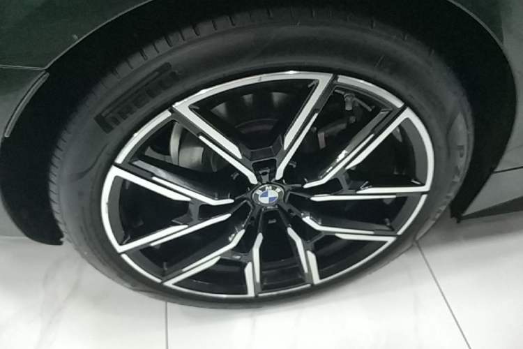 Used BMW 4 Series 2022 425i Gran Coupe M Sport Night Edition Right Rear Wheel Hub