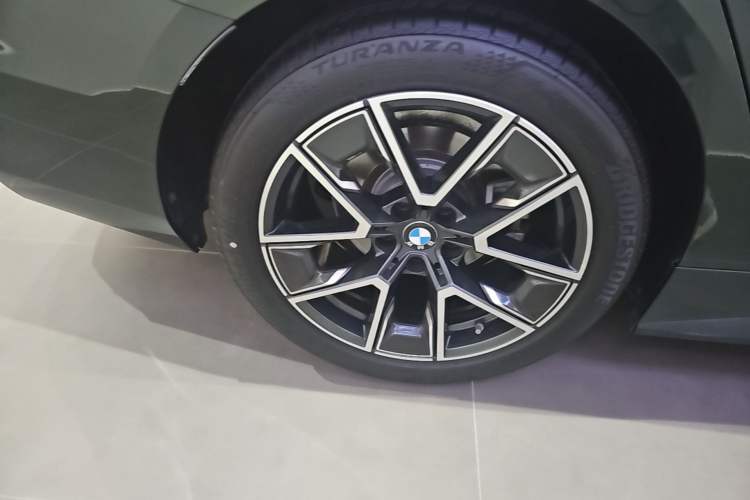Used BMW 4 Series 2022 425i Gran Coupe M Sport Package Right Rear Wheel Hub