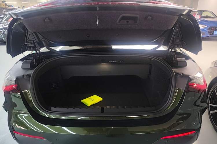 Used BMW 4 Series 2022 Second Facelift 430i Convertible M Sport Night Edition Package Trunk