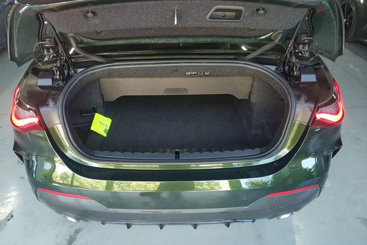 Used BMW 4 Series 2022 425i Convertible M Sport Package Trunk
