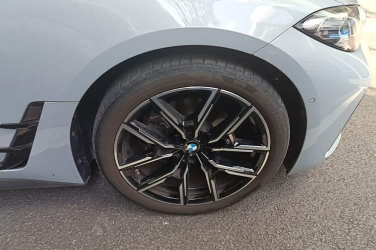Used BMW 4 Series 2022 425i Gran Coupe M Sport Night Edition Right Front Wheel Hub