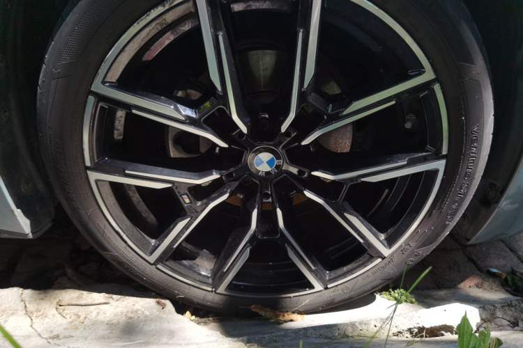 Used BMW 4 Series 2022 425i Gran Coupe M Sport Night Edition Right Front Wheel Hub