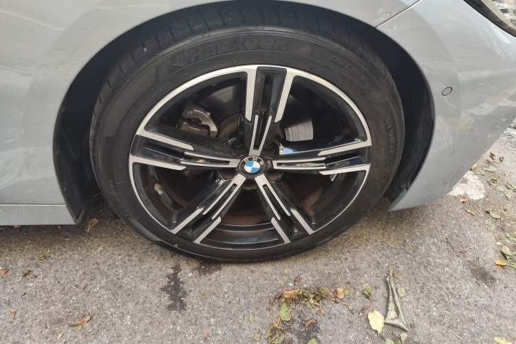 Used BMW 4 Series 2022 425i M Sport Package Right Front Wheel Hub