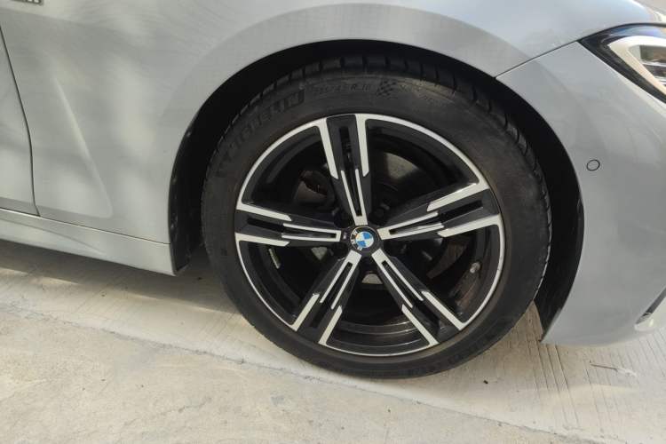 Used BMW 4 Series 2022 425i M Sport Package Right Front Wheel Hub