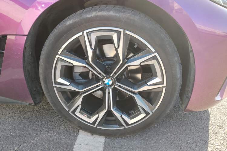 Used BMW 4 Series 2022 430i Gran Coupe M Sport Night Edition Right Front Wheel Hub