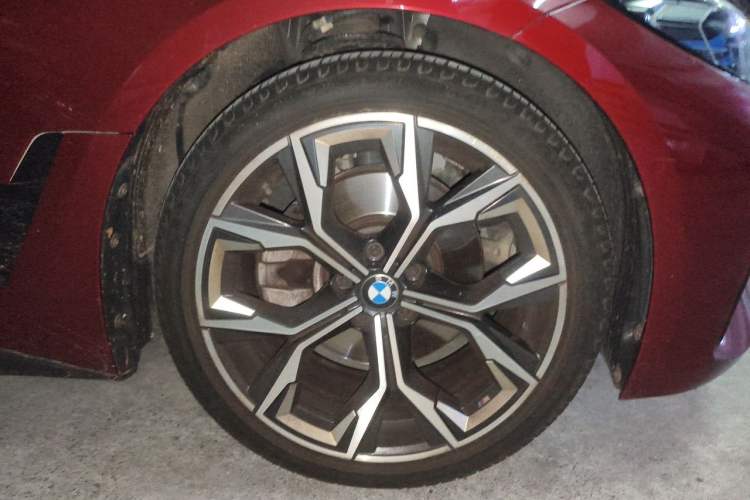 Used BMW 4 Series 2022 430i Gran Coupe M Sport Night Edition Right Front Wheel Hub