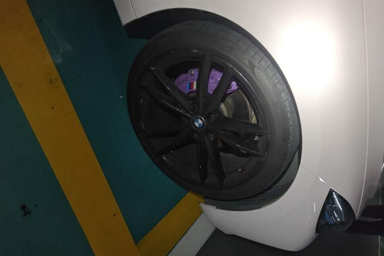 Used BMW 4 Series 2022 425i Convertible M Sport Package Right Front Wheel Hub