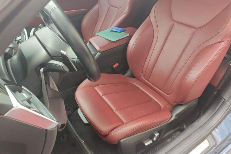 Used BMW 4 Series 2022 425i Convertible M Sport Package Left Front Seat