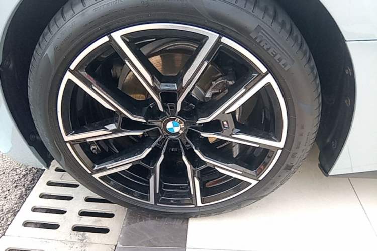Used BMW 4 Series 2022 425i Gran Coupe M Sport Night Edition Left Front Wheel Hub