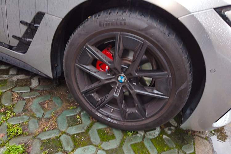 Used BMW 4 Series 2022 425i Gran Coupe M Sport Package Right Front Wheel Hub