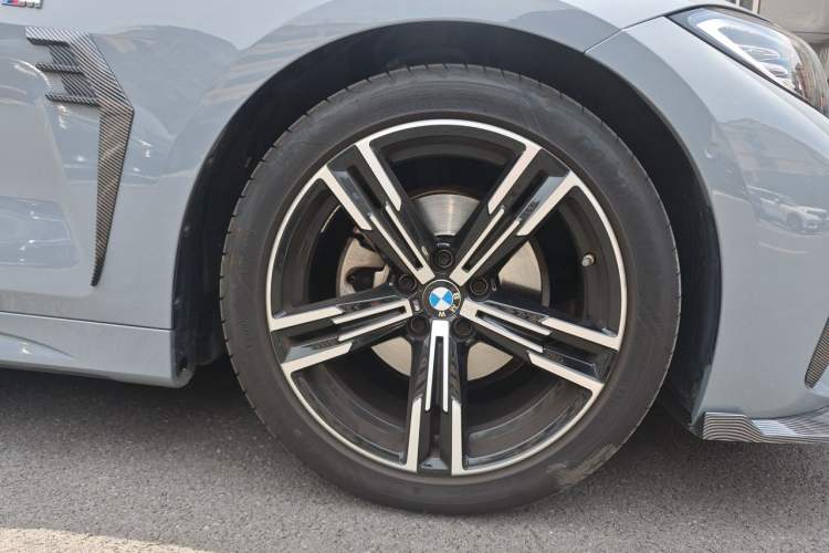Used BMW 4 Series 2022 425i Convertible M Sport Package Right Front Wheel Hub