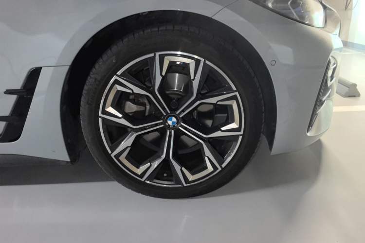 Used BMW 4 Series 2022 430i Gran Coupe M Sport Night Edition Right Front Wheel Hub