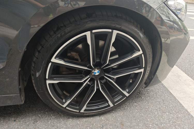 Used BMW 4 Series 2022 Second Facelift 430i M Sport Night Edition Package Right Front Wheel Hub