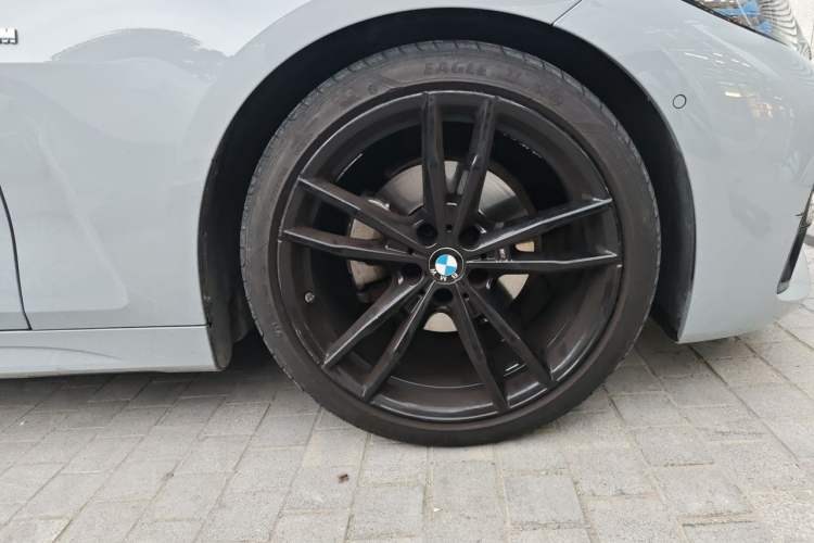 Used BMW 4 Series 2022 Revised 425i M Sport Night Edition Package Right Front Wheel Hub